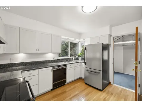 7116 SW Canyon Lane Portland OR 97225