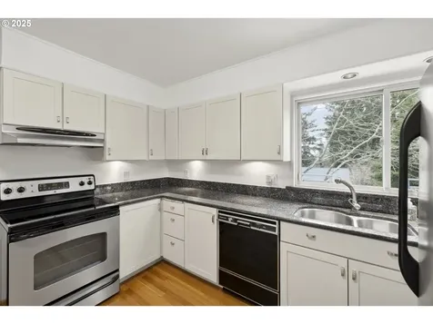 7116 SW Canyon Lane Portland OR 97225
