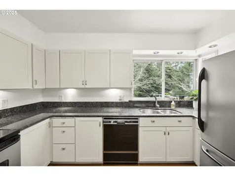 7116 SW Canyon Lane Portland OR 97225