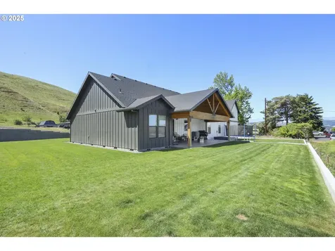 2545 E 18th Street The Dalles OR 97058