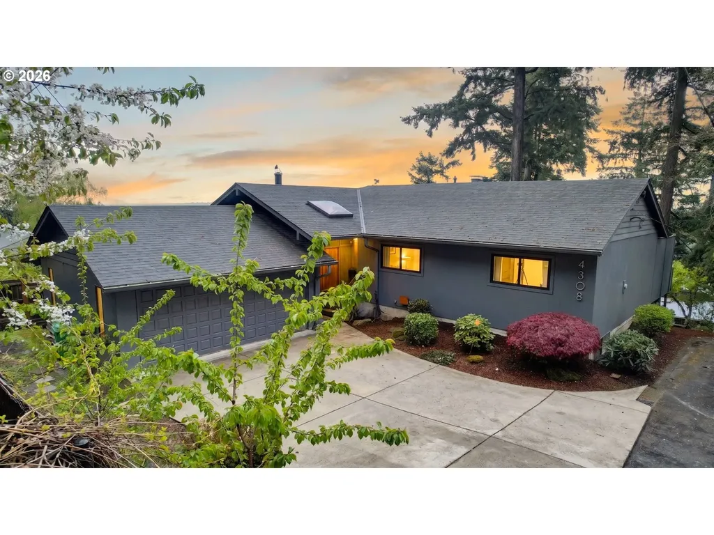 4308 SW Chesapeak Avenue Portland OR 97239