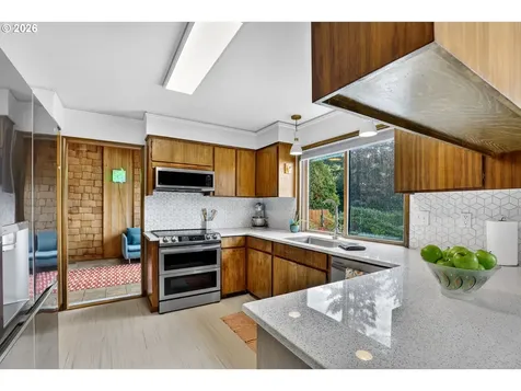 4308 SW Chesapeak Avenue Portland OR 97239