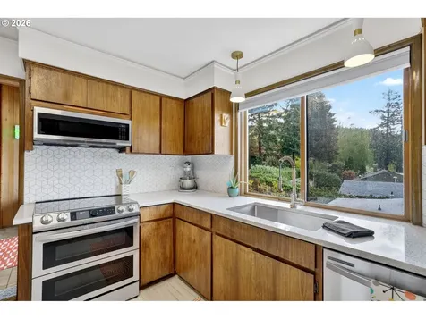 4308 SW Chesapeak Avenue Portland OR 97239