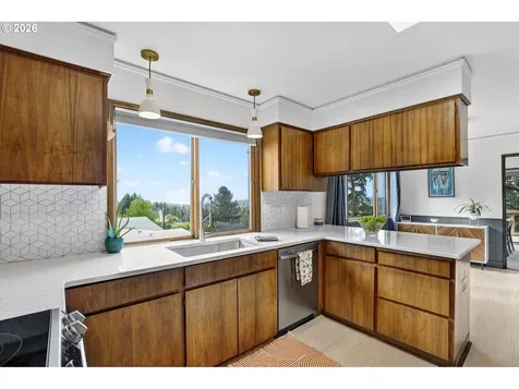4308 SW Chesapeak Avenue Portland OR 97239