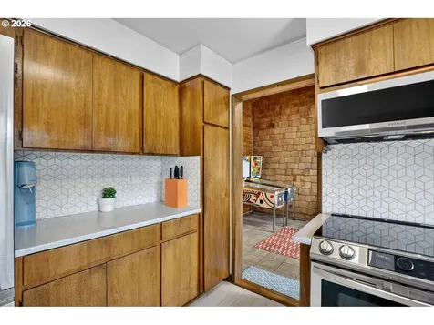 4308 SW Chesapeak Avenue Portland OR 97239