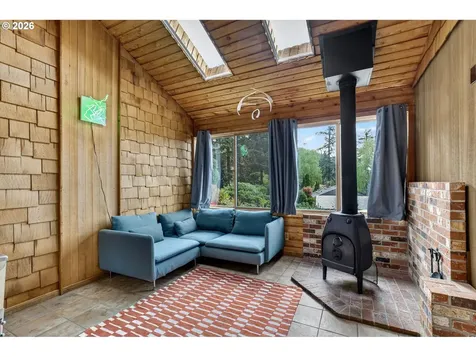 4308 SW Chesapeak Avenue Portland OR 97239