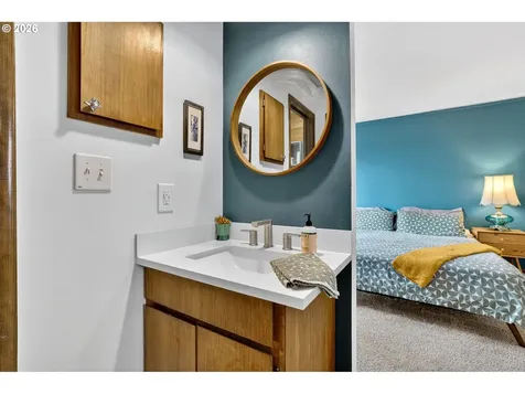 4308 SW Chesapeak Avenue Portland OR 97239