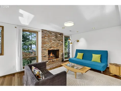 4308 SW Chesapeak Avenue Portland OR 97239