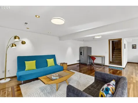 4308 SW Chesapeak Avenue Portland OR 97239