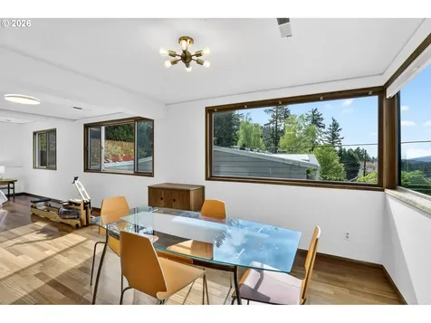 4308 SW Chesapeak Avenue Portland OR 97239