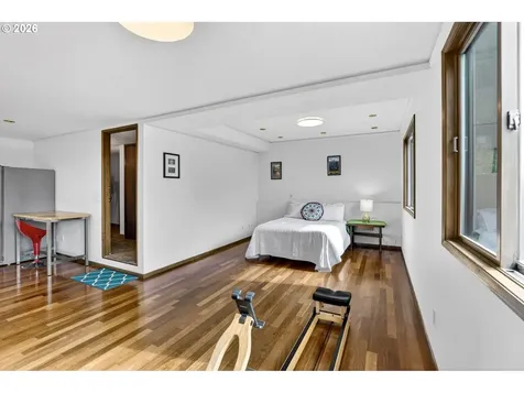 4308 SW Chesapeak Avenue Portland OR 97239