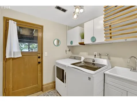 4308 SW Chesapeak Avenue Portland OR 97239