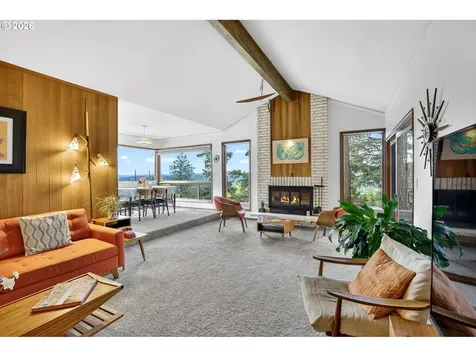 4308 SW Chesapeak Avenue Portland OR 97239