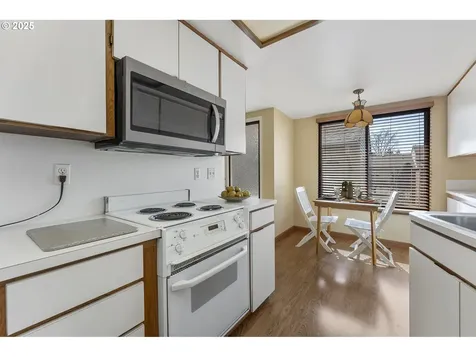 15935 SW Greens Way Portland OR 97224