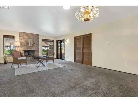 15935 SW Greens Way Portland OR 97224