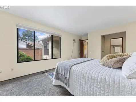15935 SW Greens Way Portland OR 97224