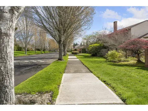 15935 SW Greens Way Portland OR 97224