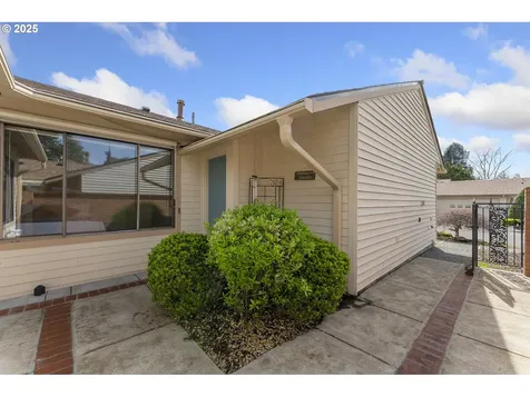 15935 SW Greens Way Portland OR 97224