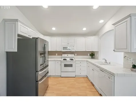5661 J Street Washougal WA 98671