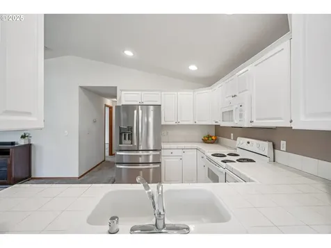 5661 J Street Washougal WA 98671