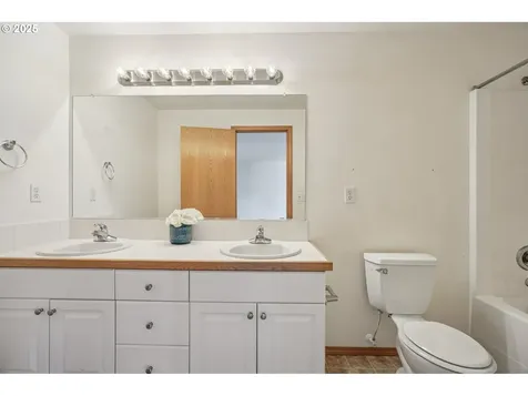 5661 J Street Washougal WA 98671