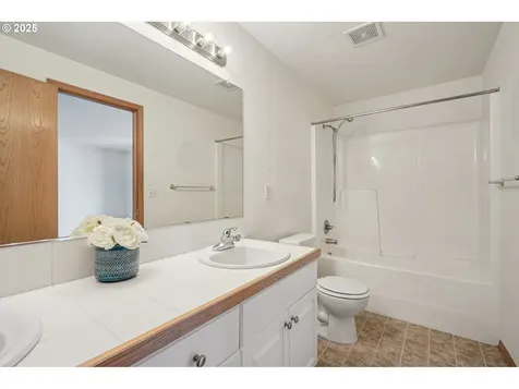 5661 J Street Washougal WA 98671