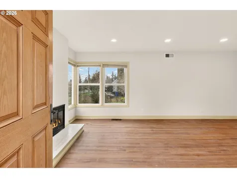 142 Holmes Lane Oregon City OR 97045