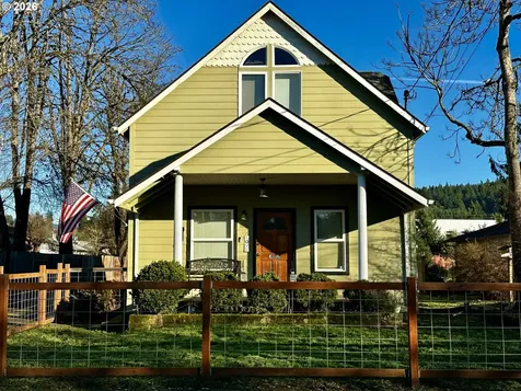 822 S 8th Street Cottage Grove OR 97424
