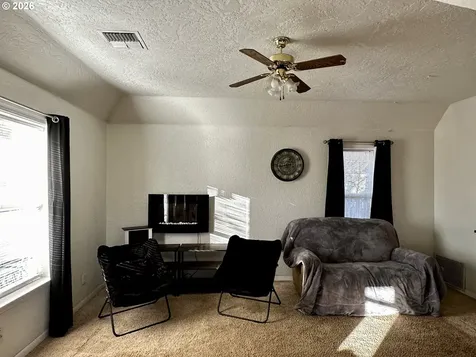 822 S 8th Street Cottage Grove OR 97424