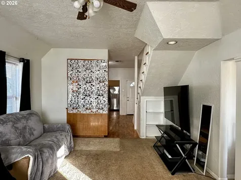822 S 8th Street Cottage Grove OR 97424