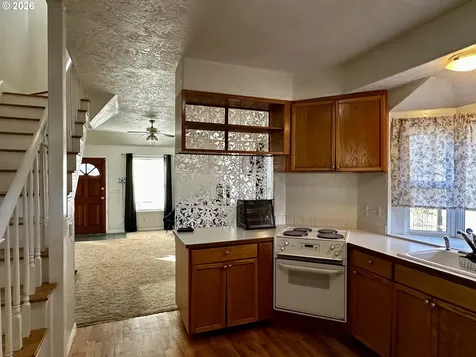 822 S 8th Street Cottage Grove OR 97424