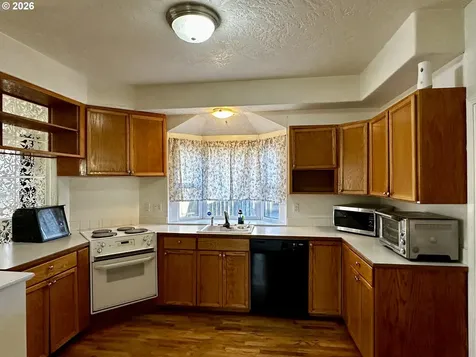 822 S 8th Street Cottage Grove OR 97424