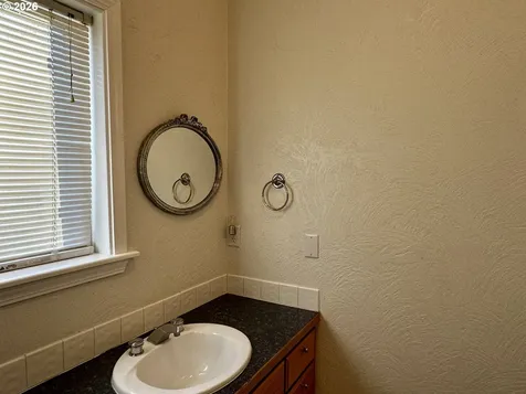 822 S 8th Street Cottage Grove OR 97424