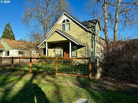 822 S 8th Street Cottage Grove OR 97424