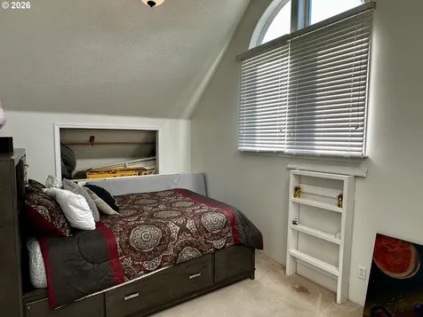 822 S 8th Street Cottage Grove OR 97424
