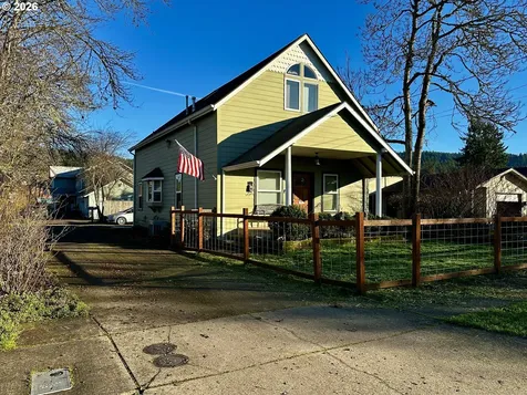 822 S 8th Street Cottage Grove OR 97424