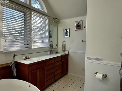 822 S 8th Street Cottage Grove OR 97424