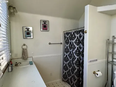 822 S 8th Street Cottage Grove OR 97424