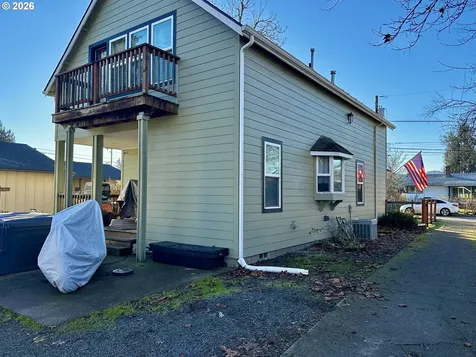822 S 8th Street Cottage Grove OR 97424