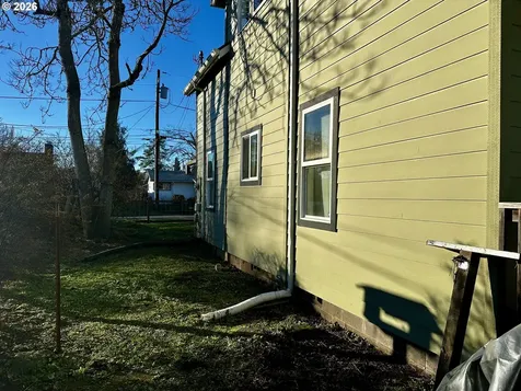 822 S 8th Street Cottage Grove OR 97424