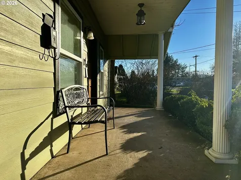 822 S 8th Street Cottage Grove OR 97424
