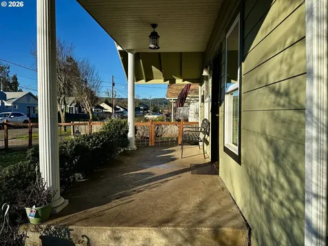 822 S 8th Street Cottage Grove OR 97424