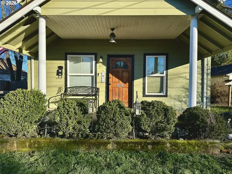 822 S 8th Street Cottage Grove OR 97424