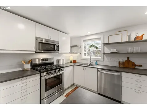6416 S Corbett Avenue Portland OR 97239