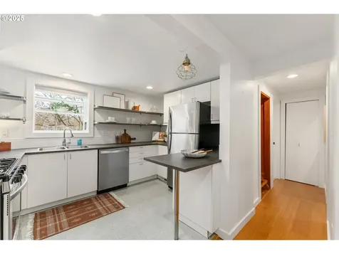 6416 S Corbett Avenue Portland OR 97239