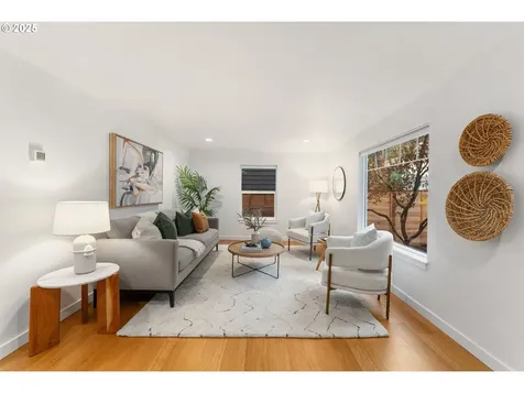 6416 S Corbett Avenue Portland OR 97239