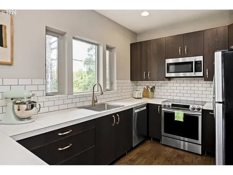 9302 SW 30th Avenue Portland OR 97219
