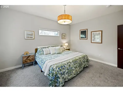 9302 SW 30th Avenue Portland OR 97219
