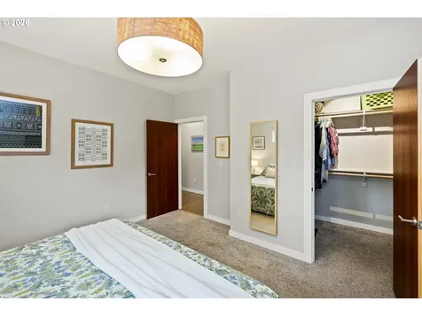 9302 SW 30th Avenue Portland OR 97219