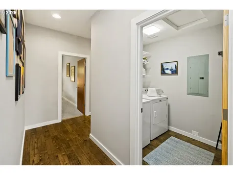 9302 SW 30th Avenue Portland OR 97219